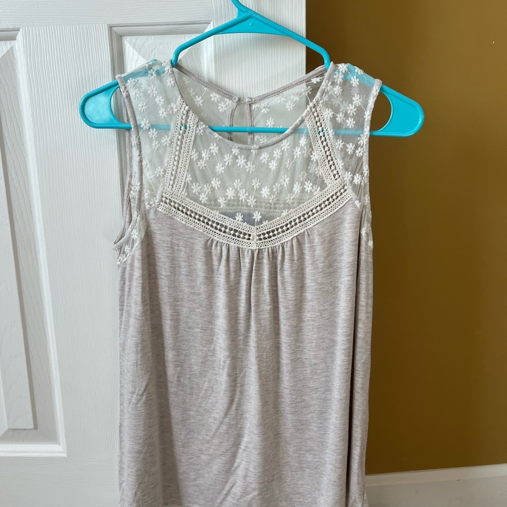 Loveappella Gray Sleeveless Lace Blouse